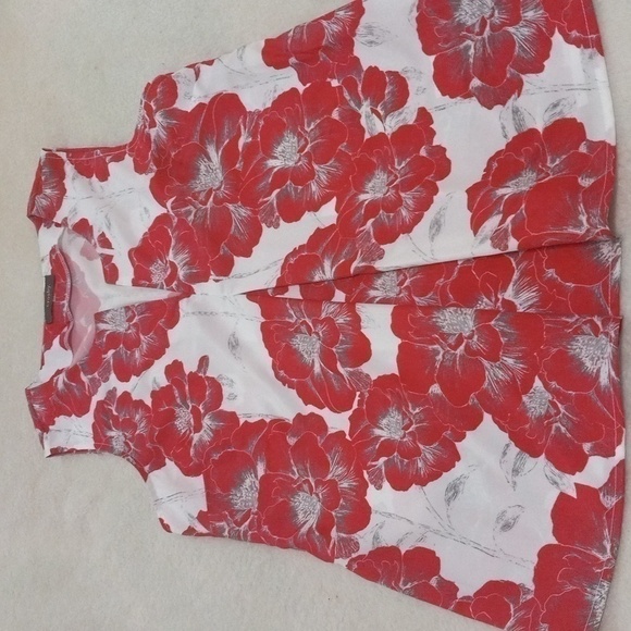 Crosby. White & Pink Floral Pleated Sleeveless Blouse - Picture 7 of 10